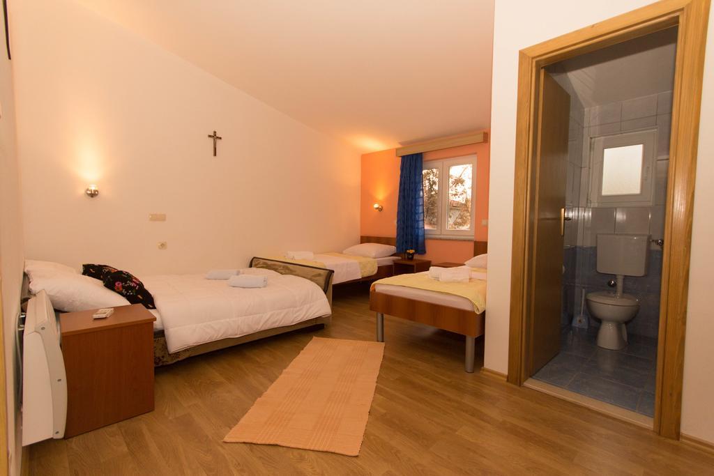 Casa Del Pellegrino M&A - Ostojici Hotel Medjugorje Phòng bức ảnh